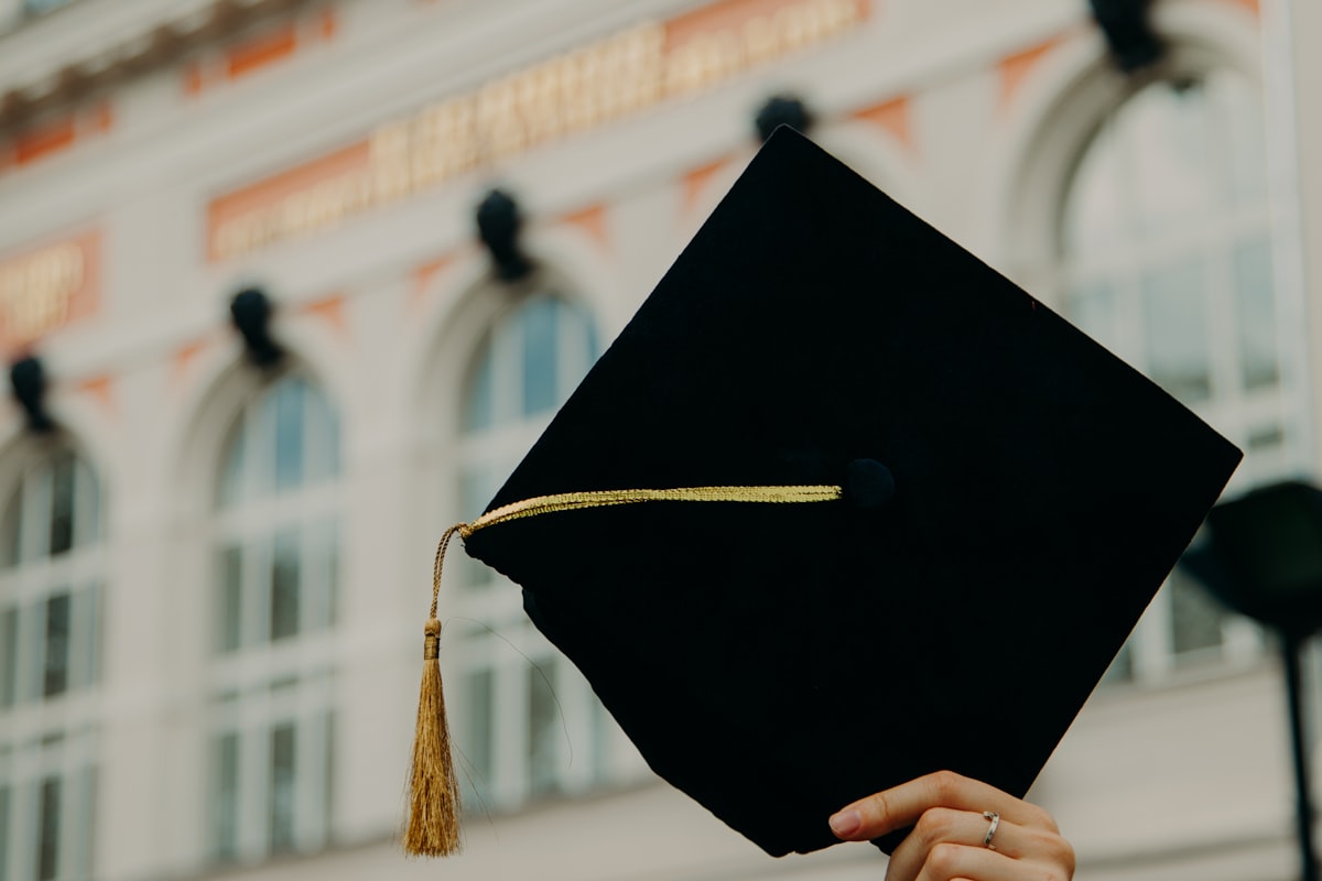 منصة حفل تخرج — جامعة التقنية